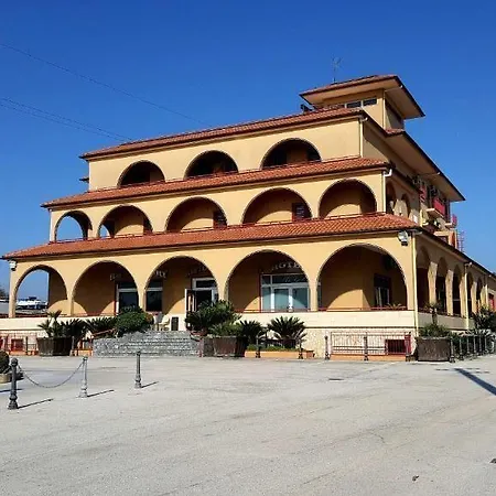 Re Di Cuori Hotel Caianello